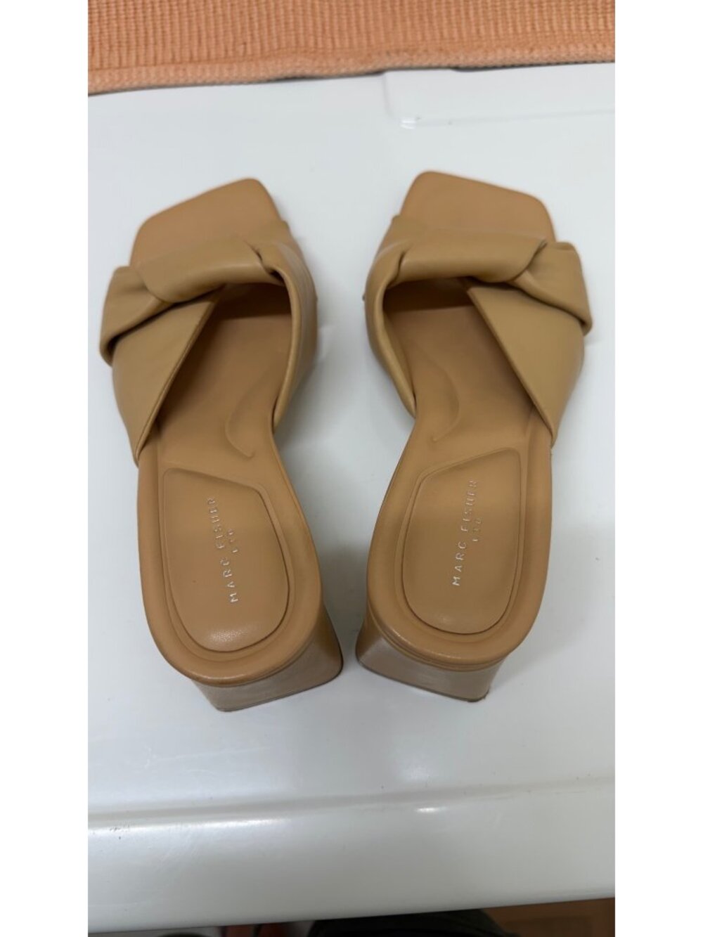 Marc Fisher LTD Beige Knotted Block Heel Slide Sandals Women’s Size 8M Leather - Picture 9 of 9
